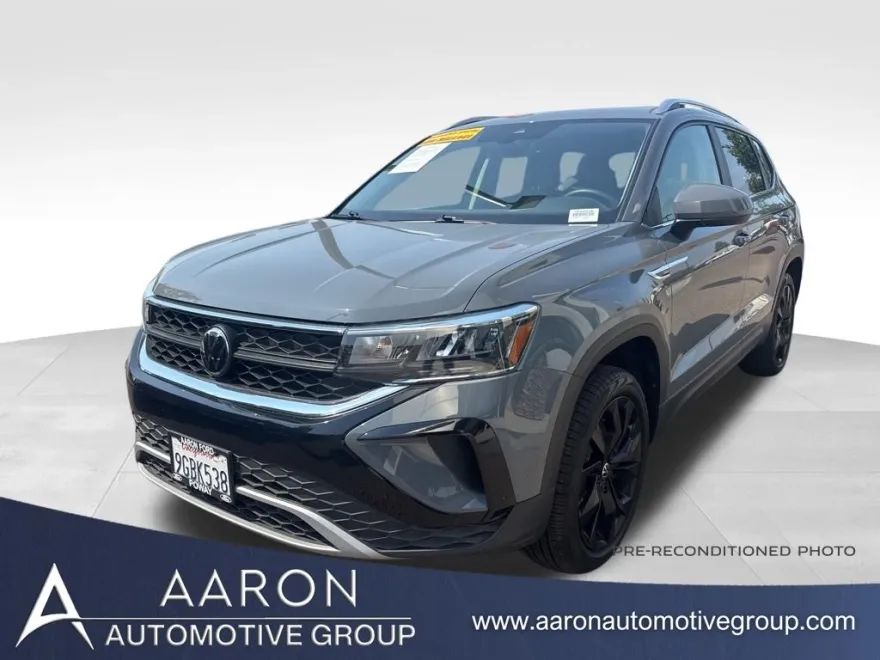 2023 Volkswagen Taos SE photo 1