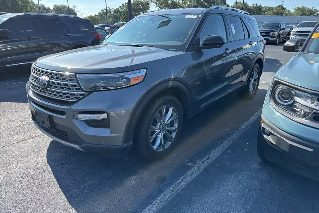 2023 Ford Explorer Limited photo 1