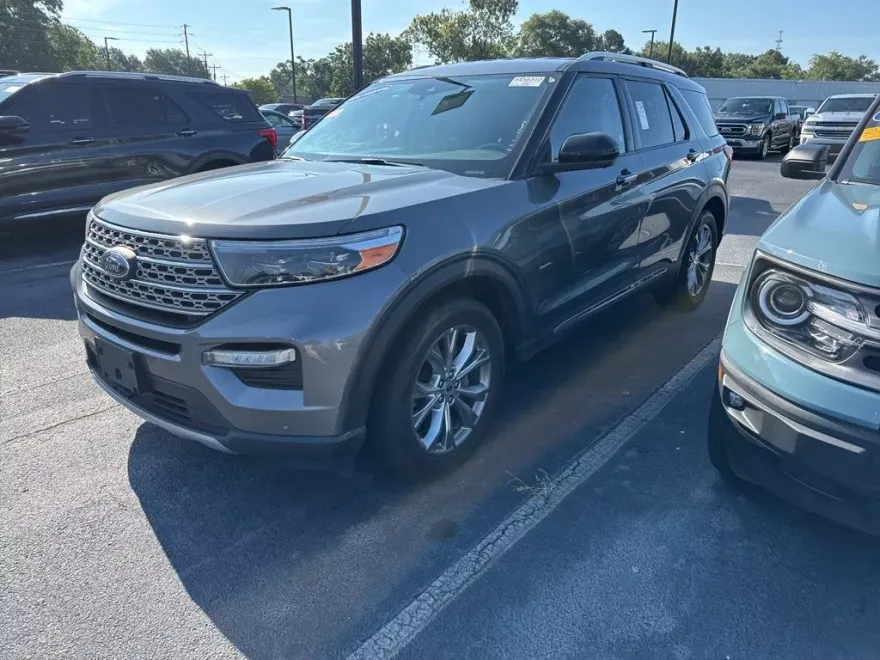 2023 Ford Explorer Limited photo 1
