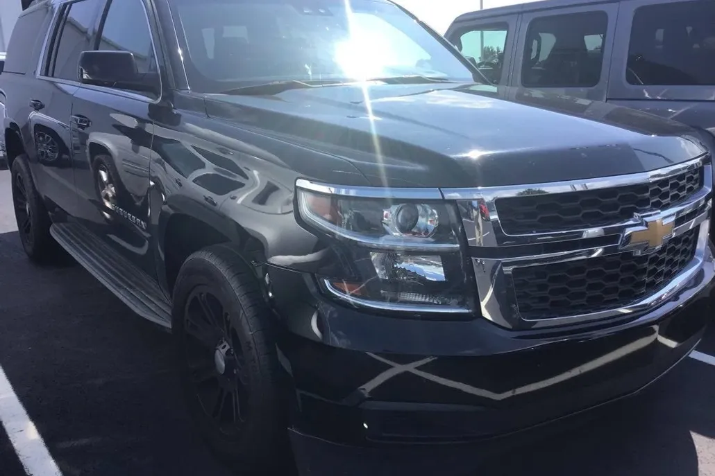 2020 Chevrolet Suburban LT photo 1