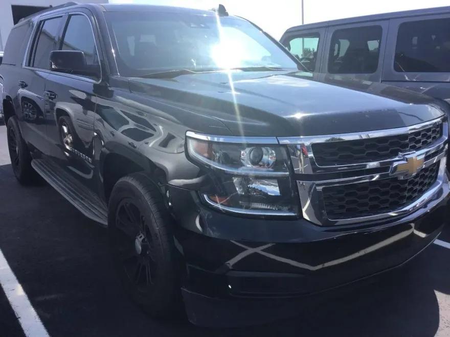 2020 Chevrolet Suburban LT photo 1