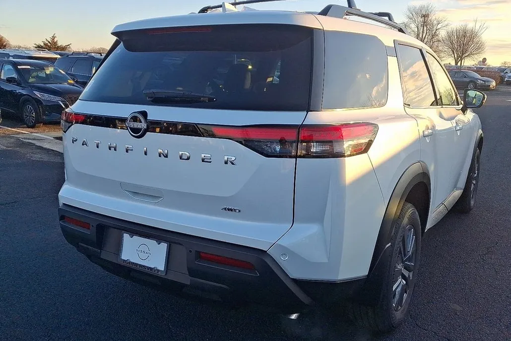 2025 Nissan Pathfinder SV photo 1