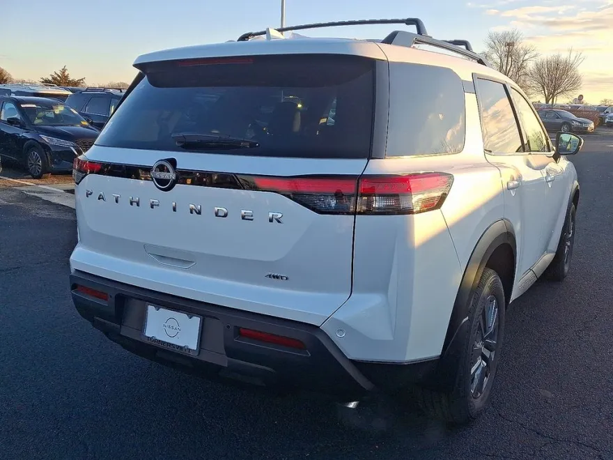 2025 Nissan Pathfinder SV photo 1
