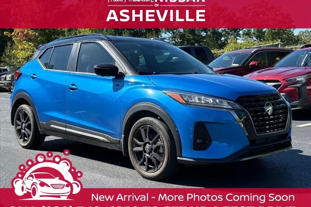 2024 Nissan Kicks SR photo 1