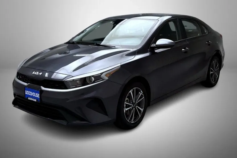2023 Kia Forte LXS photo 1