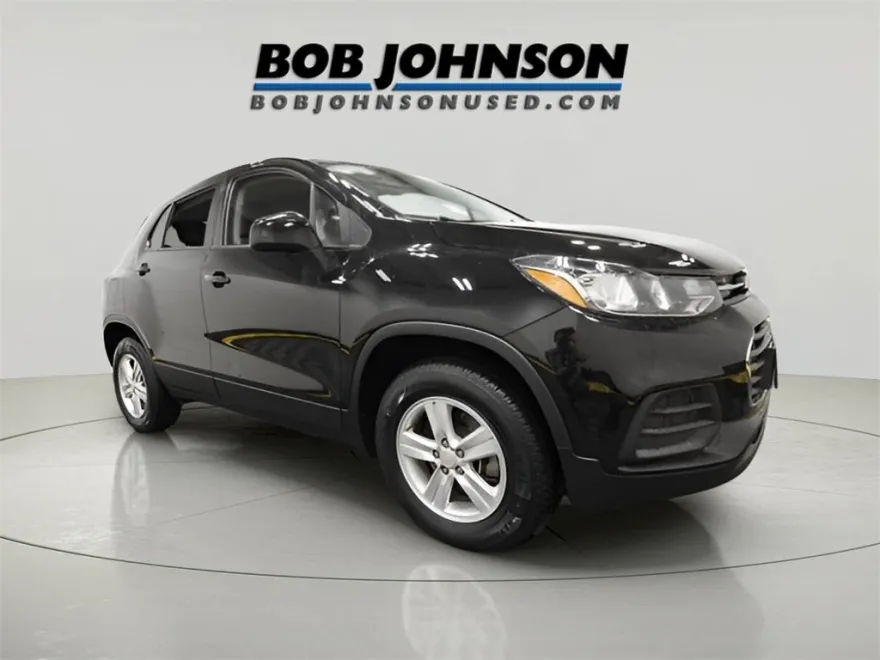 2022 Chevrolet Trax LS photo 1