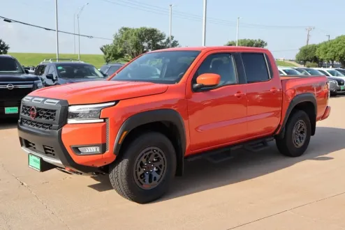 2025 Nissan Frontier PRO-4X photo 3