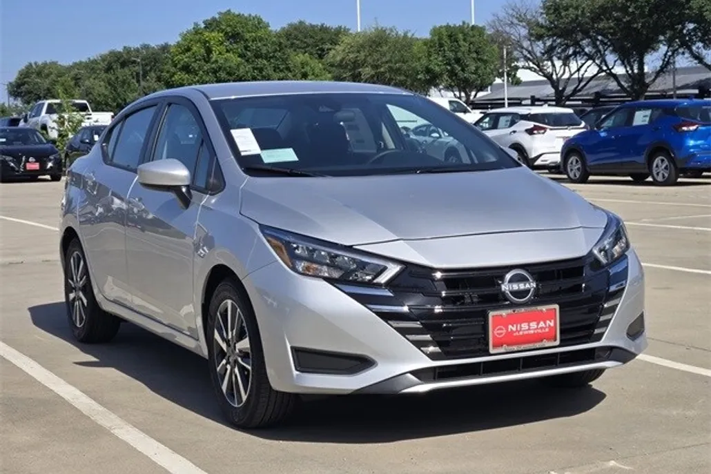 2025 Nissan Versa 1.6 SV photo 1