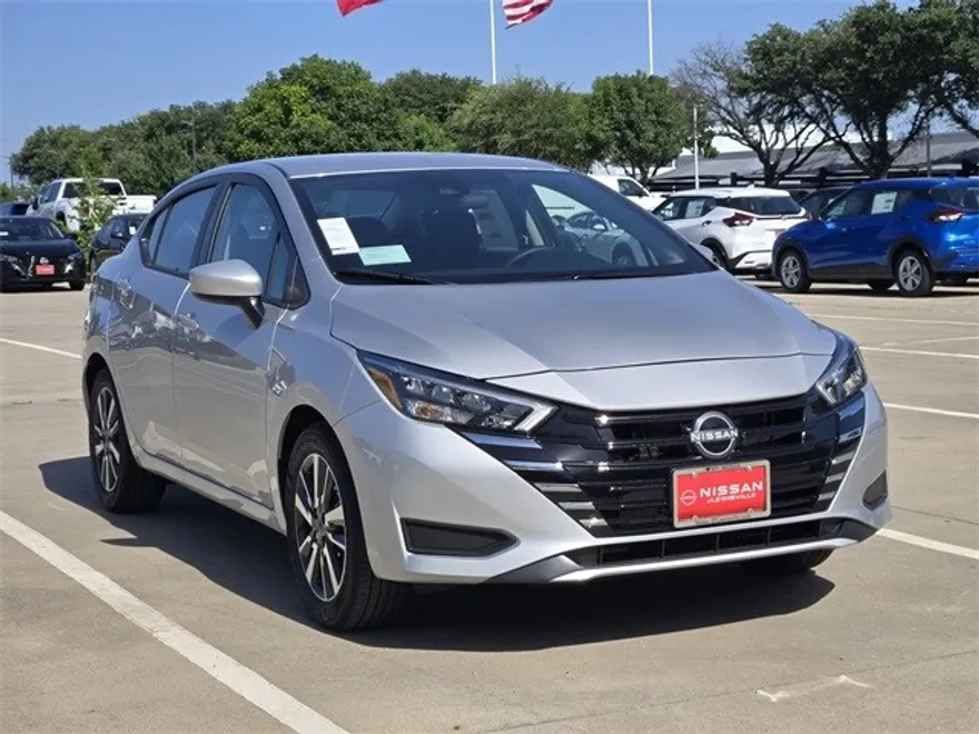 2025 Nissan Versa 1.6 SV photo 1