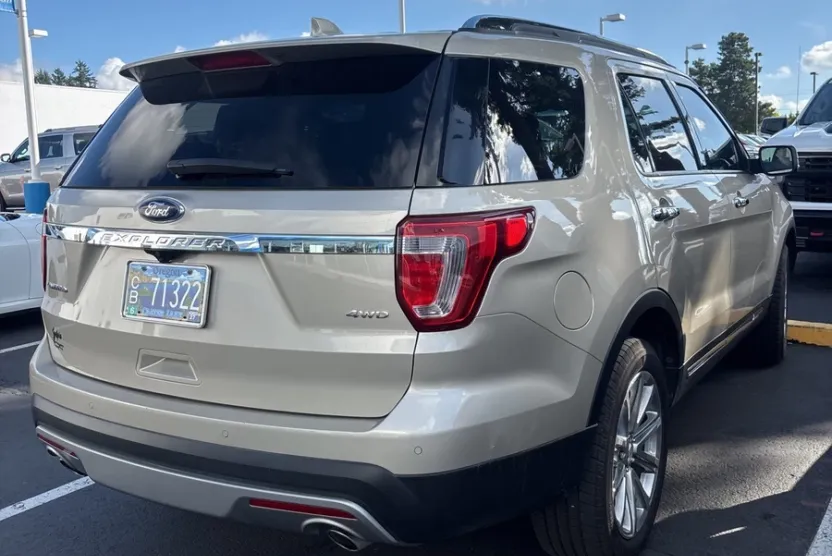 2017 Ford Explorer Limited photo 1