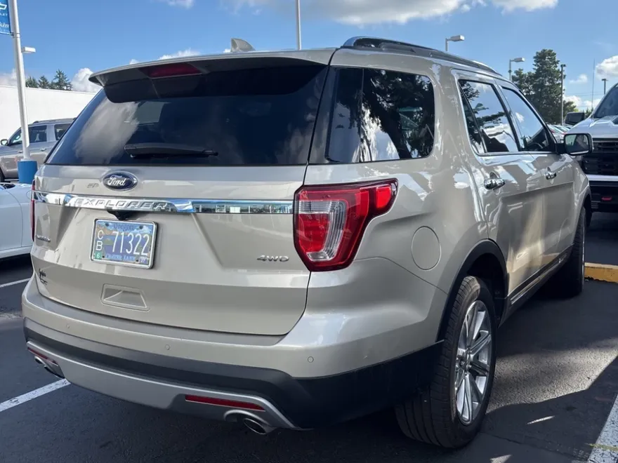 2017 Ford Explorer Limited photo 1
