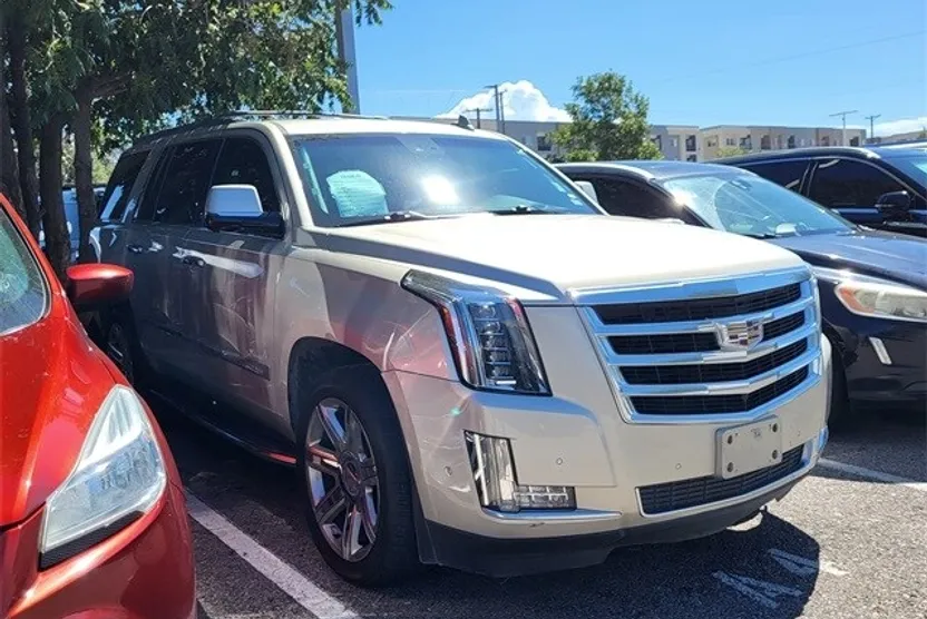 2017 Cadillac Escalade Luxury photo 1