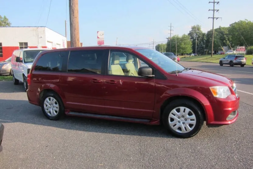 2016 Dodge Grand Caravan SE photo 1