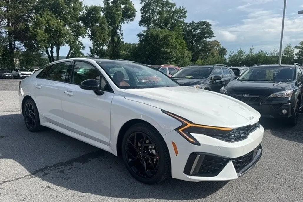 2026 Kia K5 GT-Line photo 1