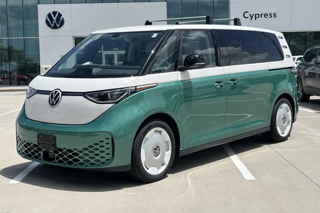 2025 Volkswagen ID. Buzz photo 1