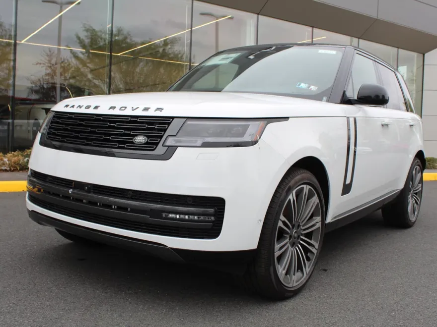 2025 Land Rover Range Rover SE photo 1