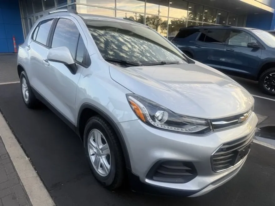 2021 Chevrolet Trax LT photo 1