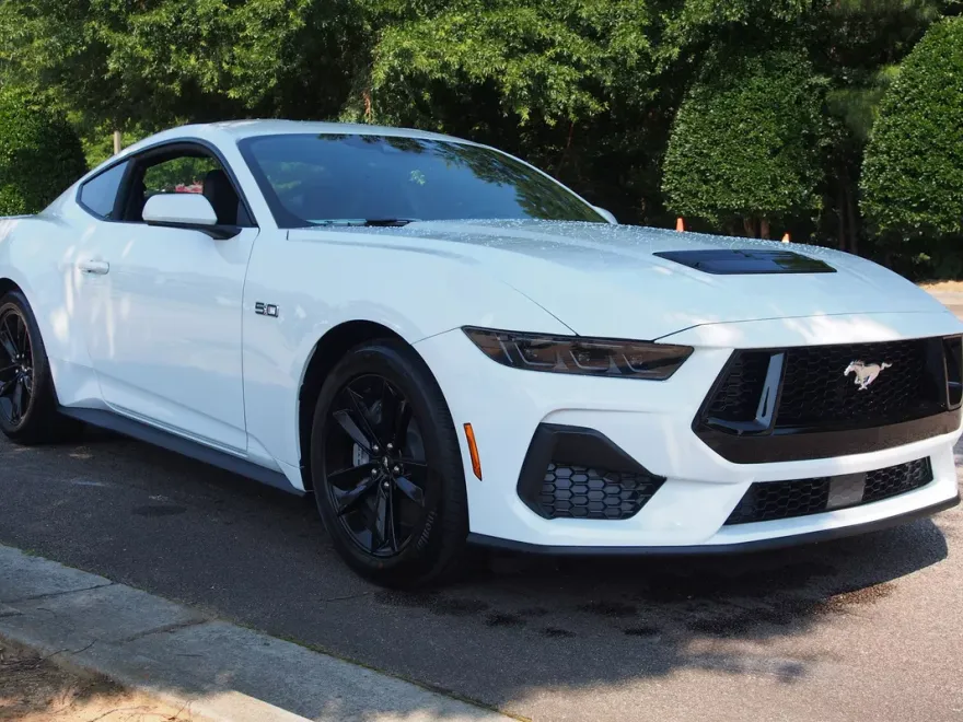 2025 Ford Mustang GT photo 1