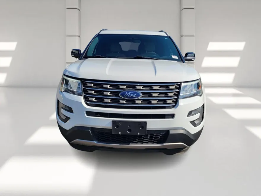 2017 Ford Explorer XLT photo 1