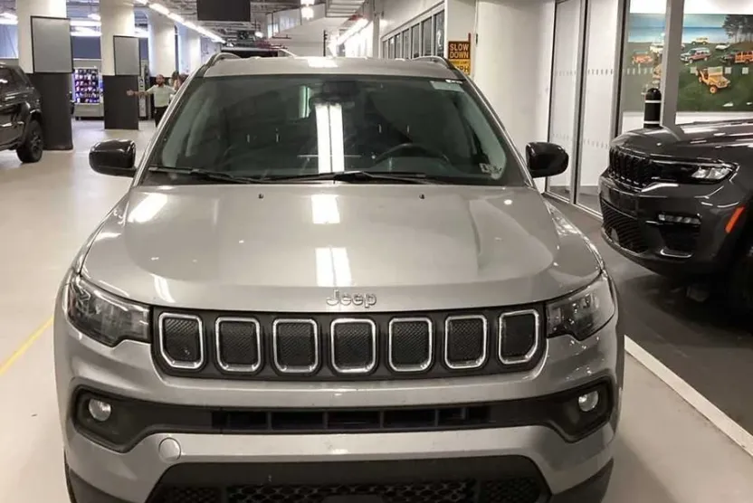 2022 Jeep Compass Latitude photo 1