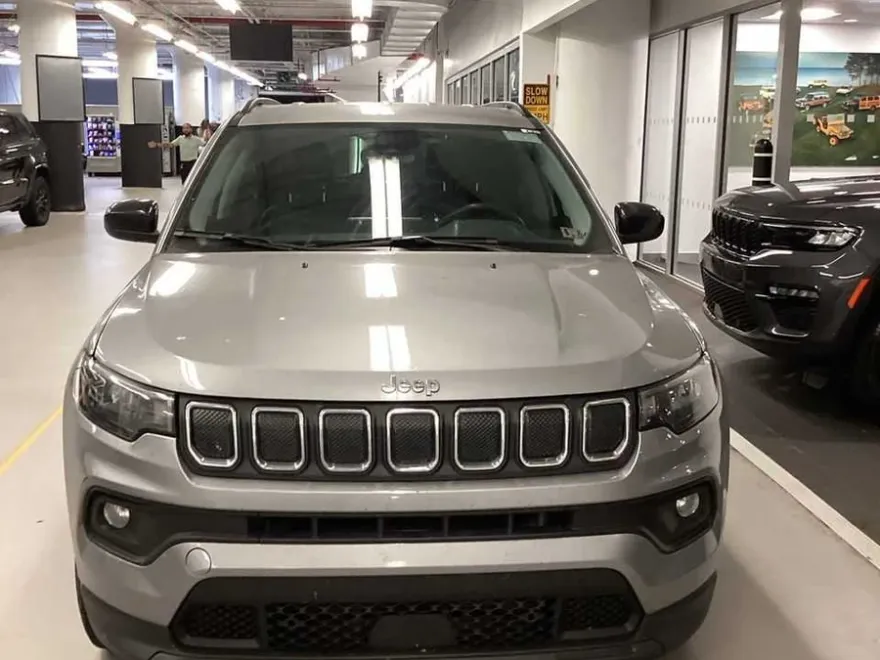 2022 Jeep Compass Latitude photo 1