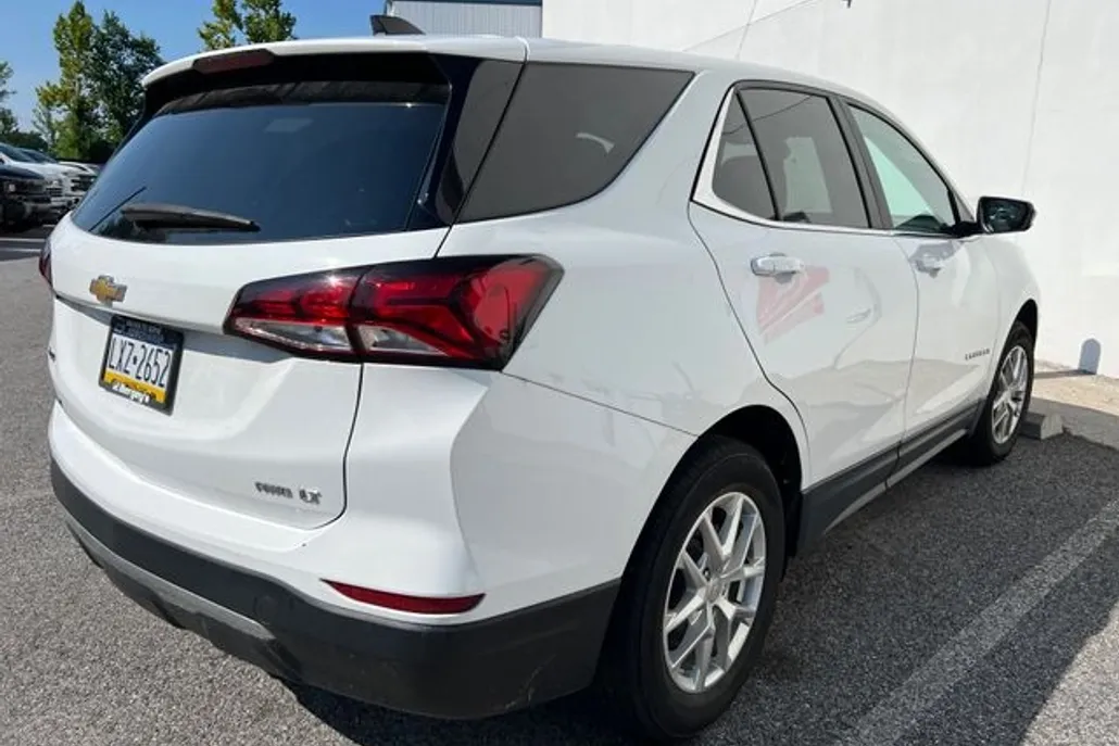2022 Chevrolet Equinox LT photo 1