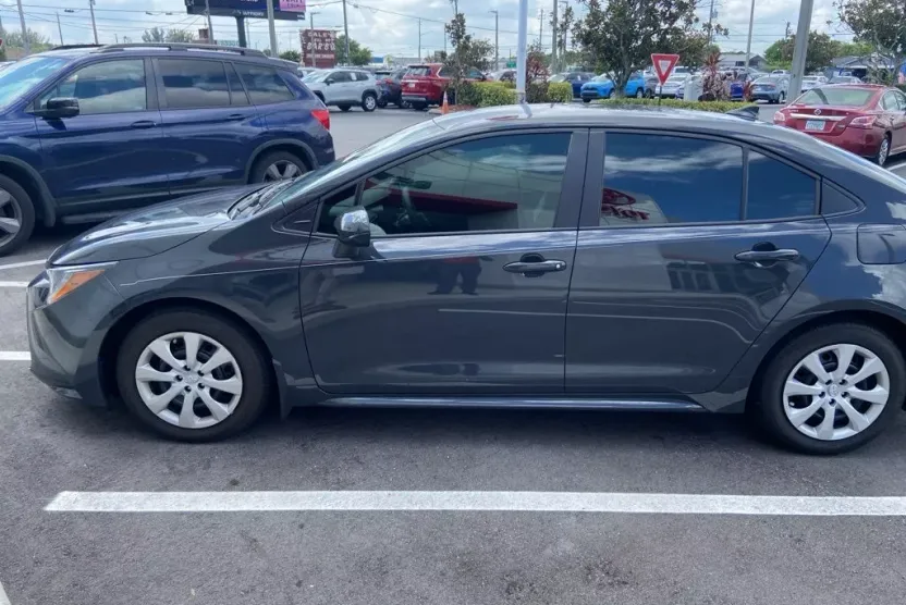 2025 Toyota Corolla LE photo 1