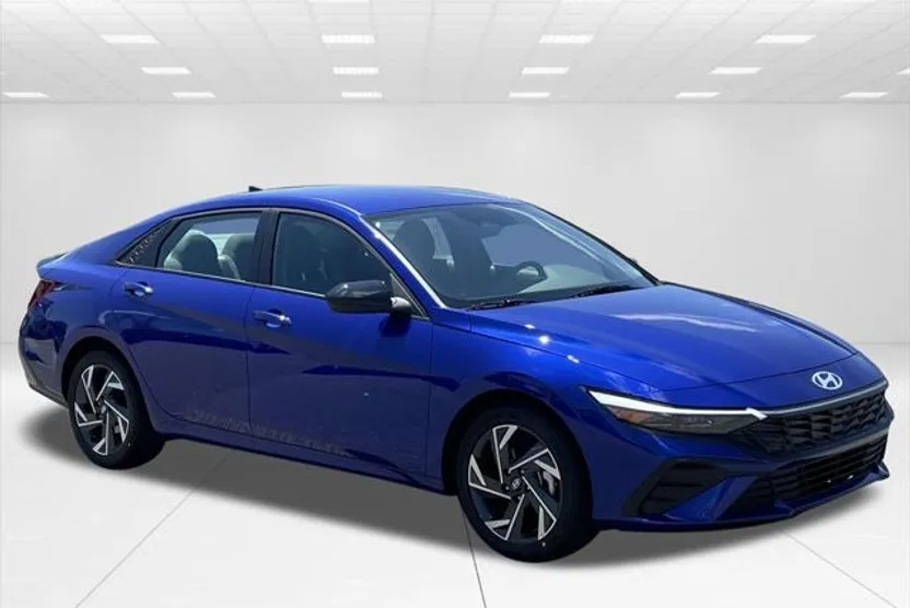 2025 Hyundai Elantra SEL Sport photo 1