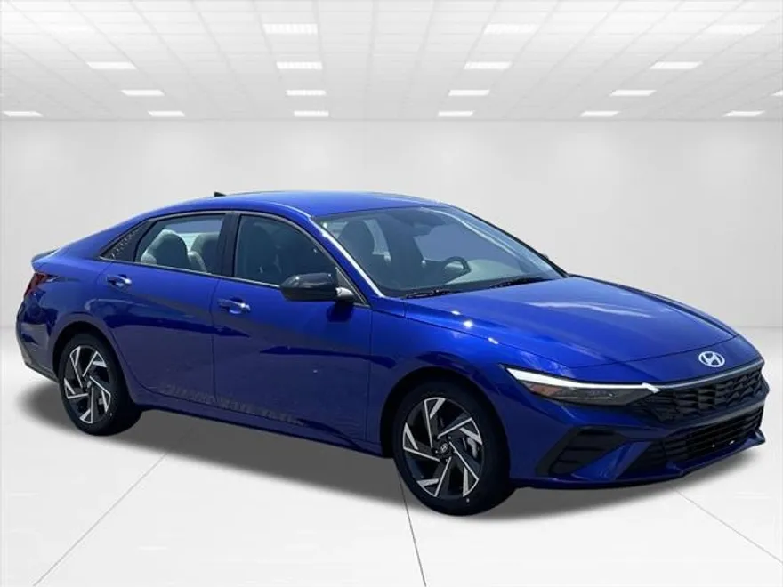 2025 Hyundai Elantra SEL Sport photo 1