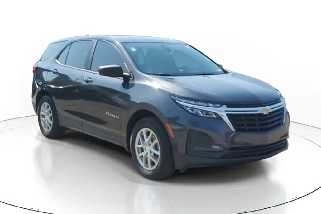 2022 Chevrolet Equinox LS photo 1