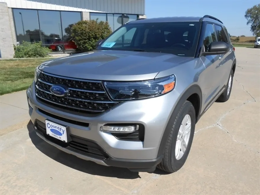 2021 Ford Explorer XLT photo 1