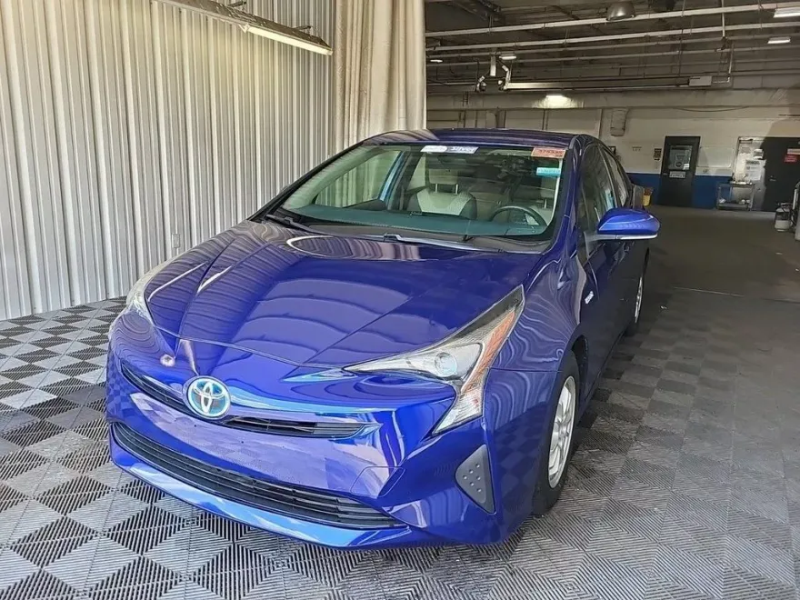 2016 Toyota Prius Two photo 1