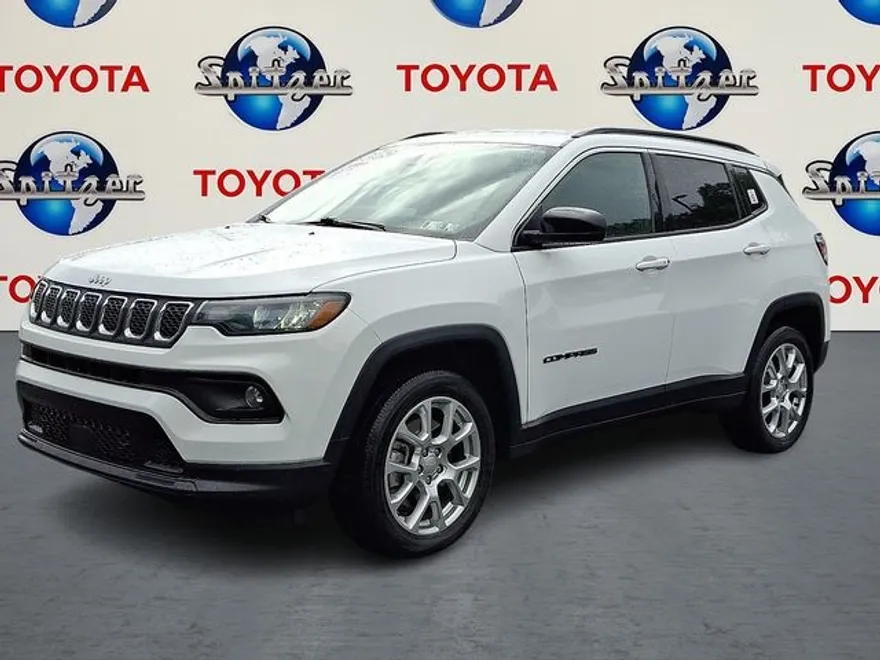 2023 Jeep Compass Latitude Lux photo 1