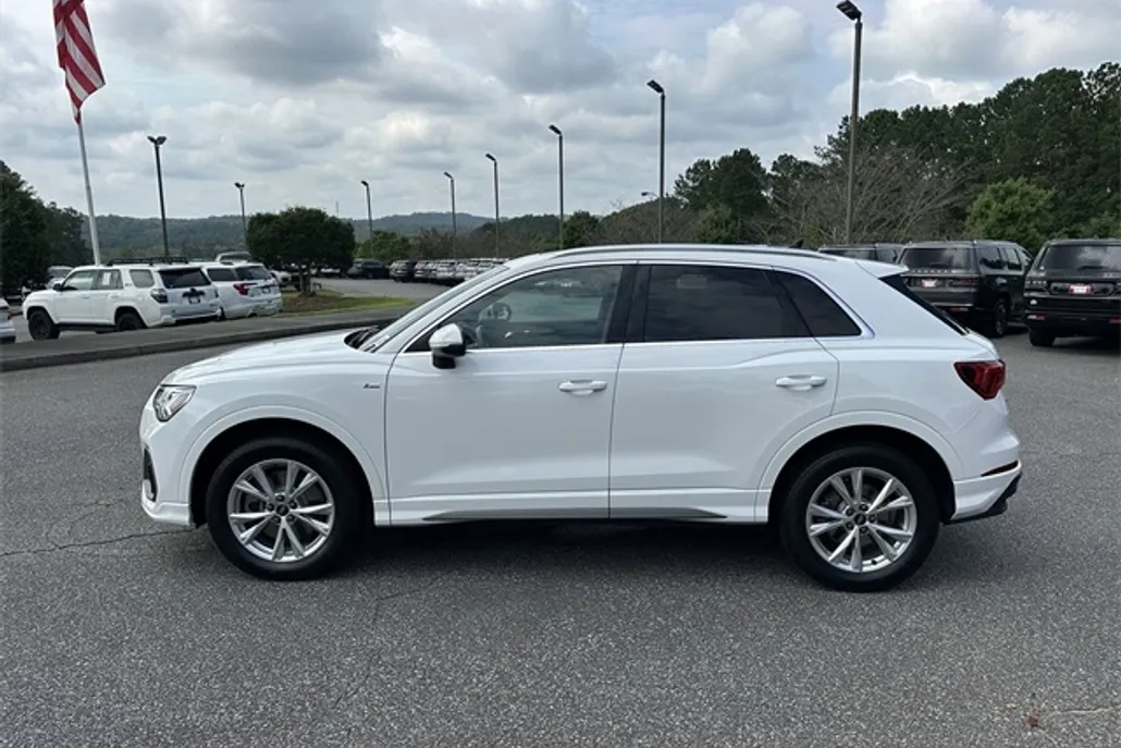 2023 Audi Q3 S line Premium photo 1
