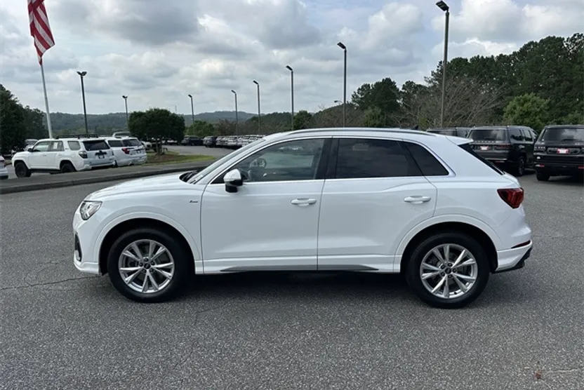 2023 Audi Q3 S line Premium photo 1