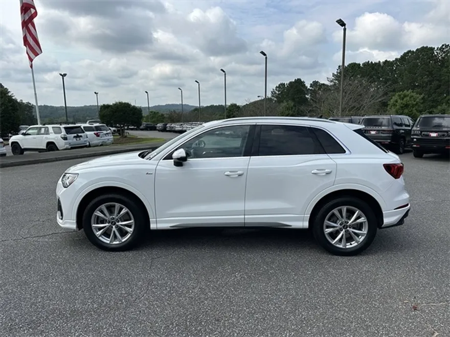 2023 Audi Q3 S line Premium photo 1