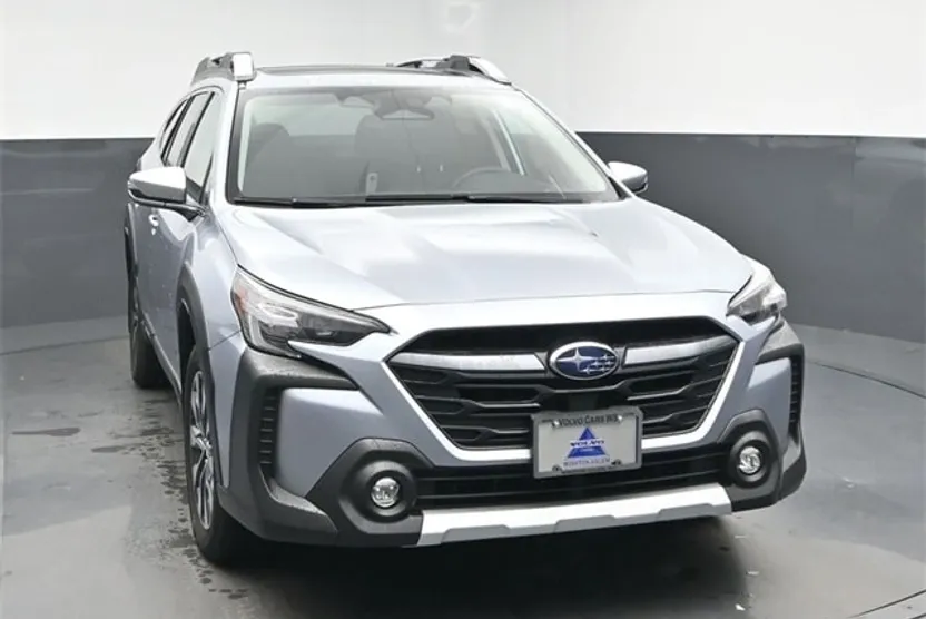 2023 Subaru Outback Touring photo 1