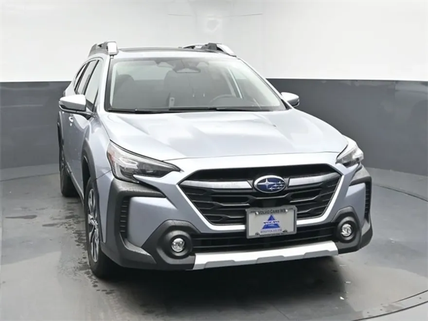 2023 Subaru Outback Touring photo 1