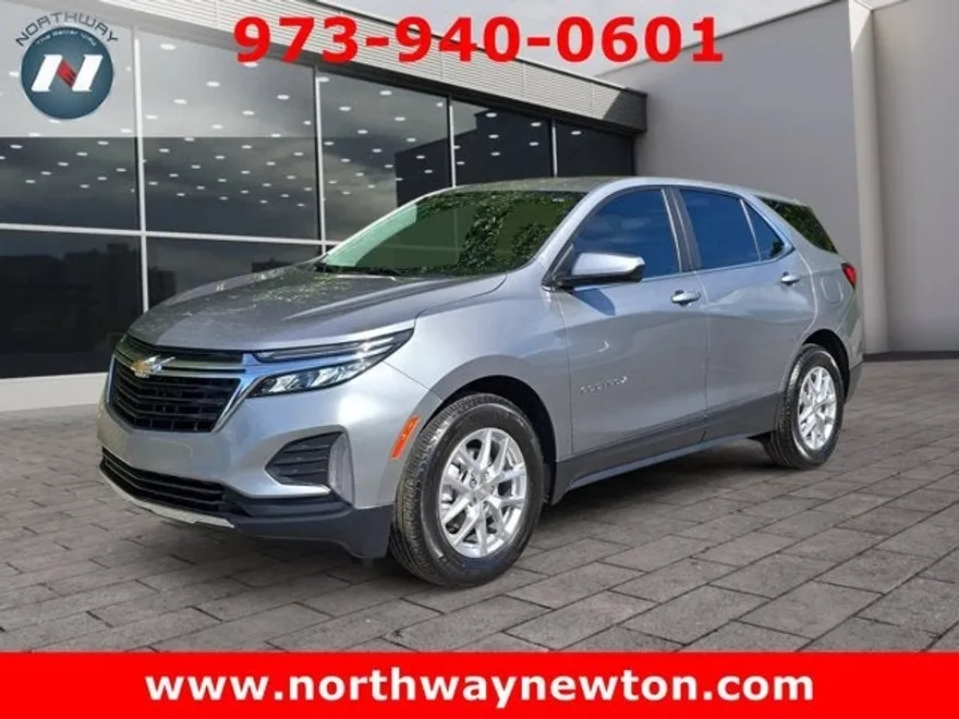 2023 Chevrolet Equinox LT photo 1