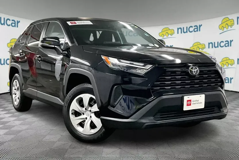 2023 Toyota RAV4 LE photo 1
