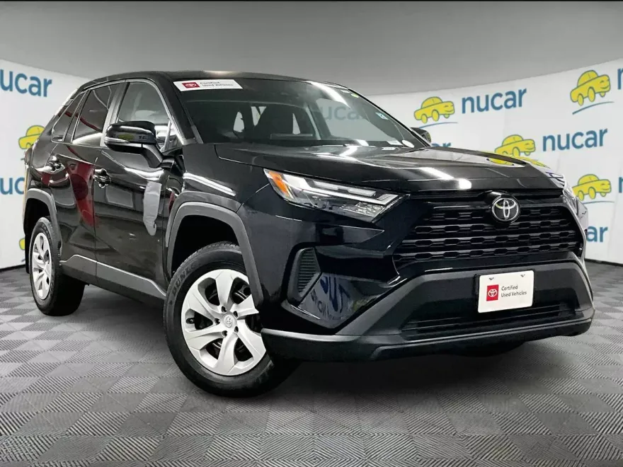 2023 Toyota RAV4 LE photo 1