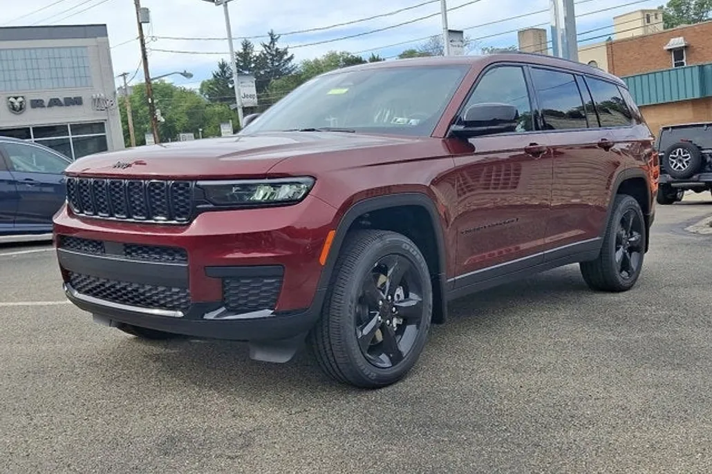 2025 Jeep Grand Cherokee Altitude photo 1