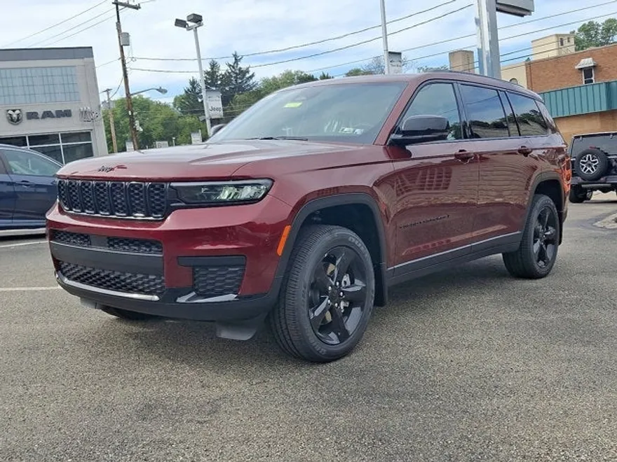 2025 Jeep Grand Cherokee Altitude photo 1