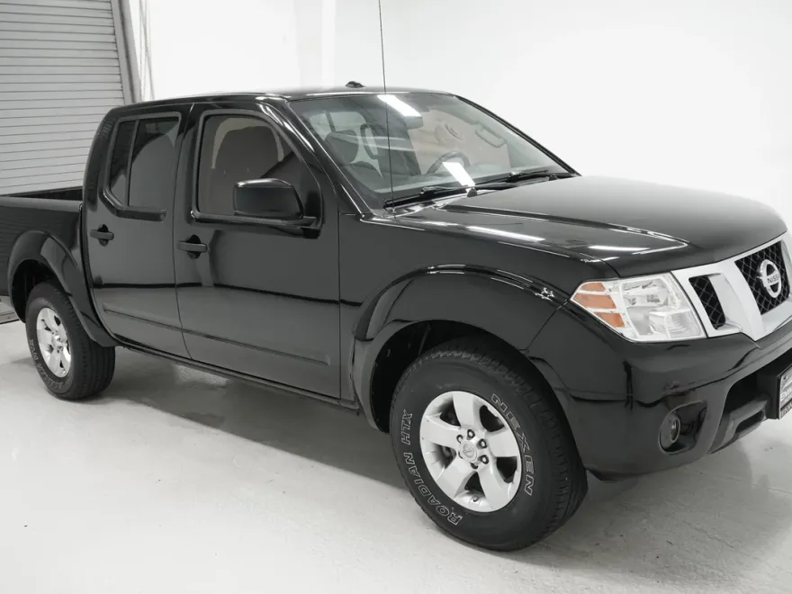 2012 Nissan Frontier SV photo 1