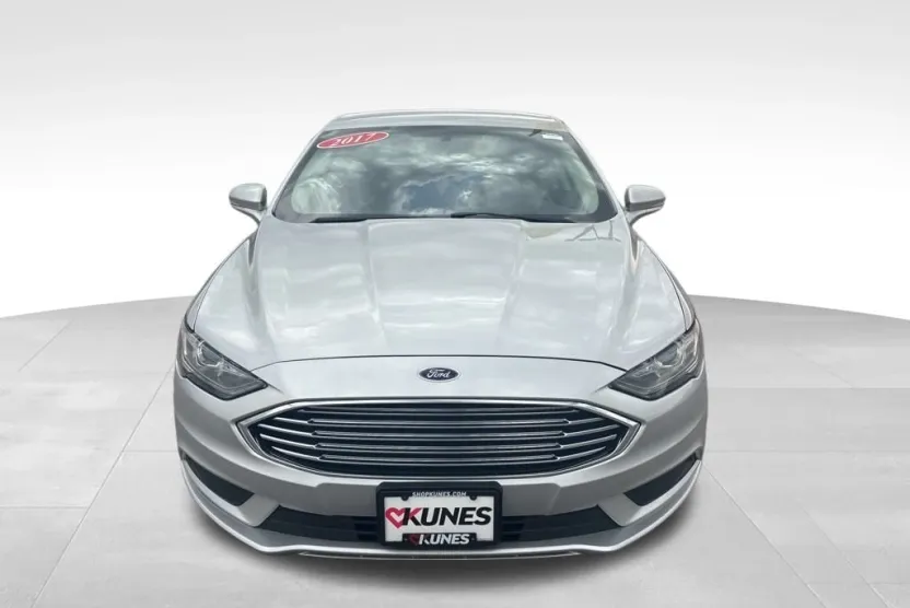 2017 Ford Fusion Hybrid SE photo 1