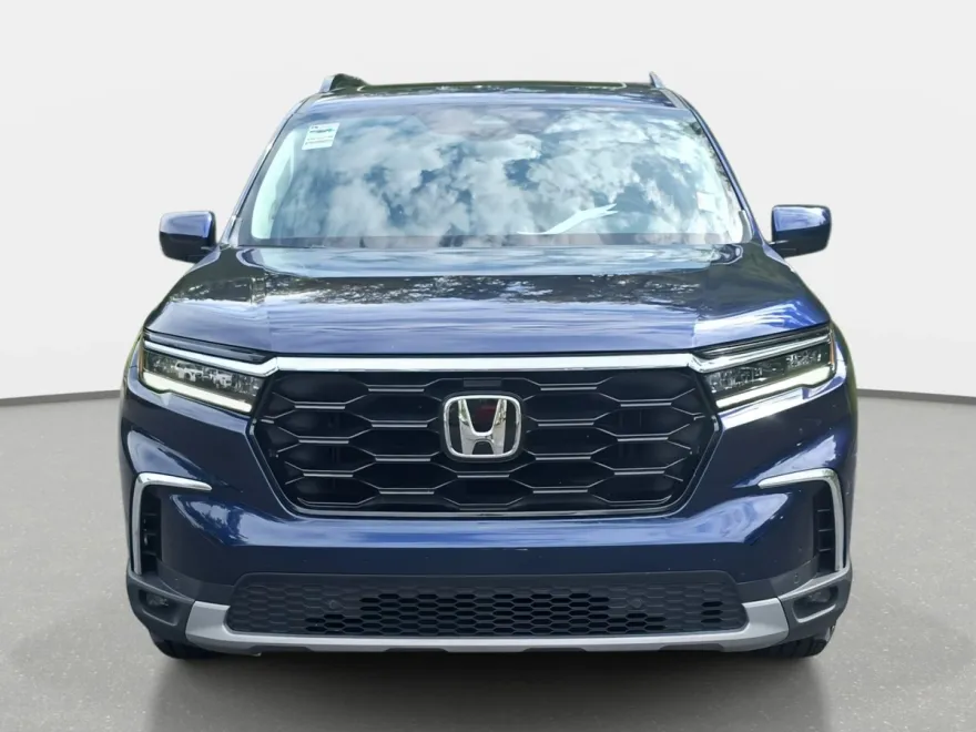 2024 Honda Pilot Touring photo 1