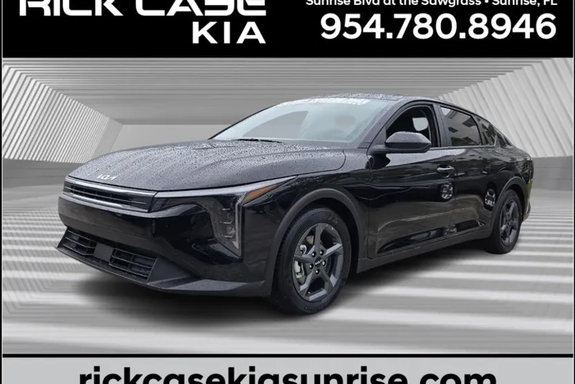 2025 Kia K4 LXS photo 1