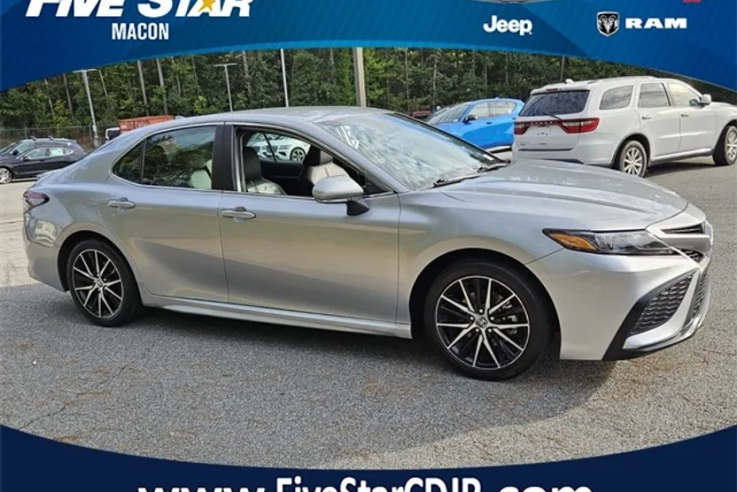 2023 Toyota Camry SE photo 1