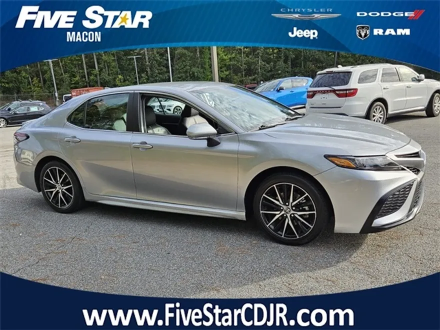 2023 Toyota Camry SE photo 1
