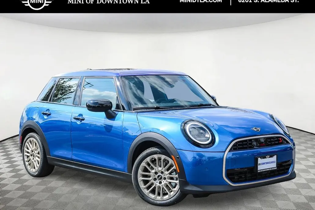 2025 Mini Cooper 4 Door Hardtop Signature photo 1